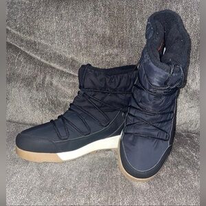 Brand New Women’s Size 10 All In Motion Water Repellent Black Cara Boots